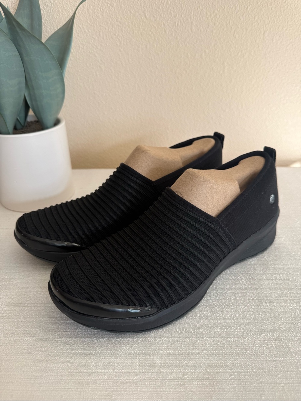 Bree’s Glee Black Slip-On Ribbed Knit Shoe for Women - Picture 6 of 13